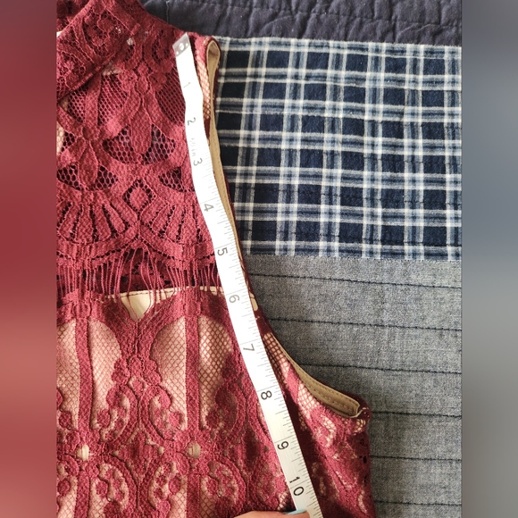 Mock-neck lace top - Picture 12 of 15